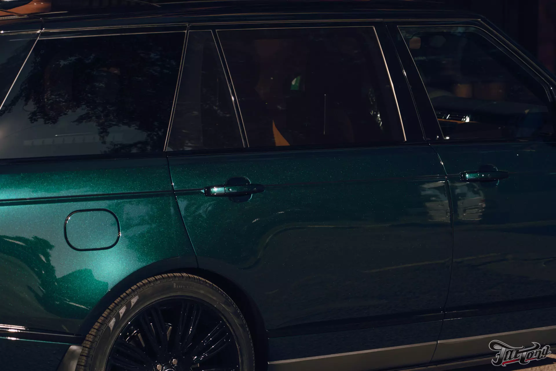 Land Rover Range Rover Autobiography. Оклейка в глянцевый полиуретан